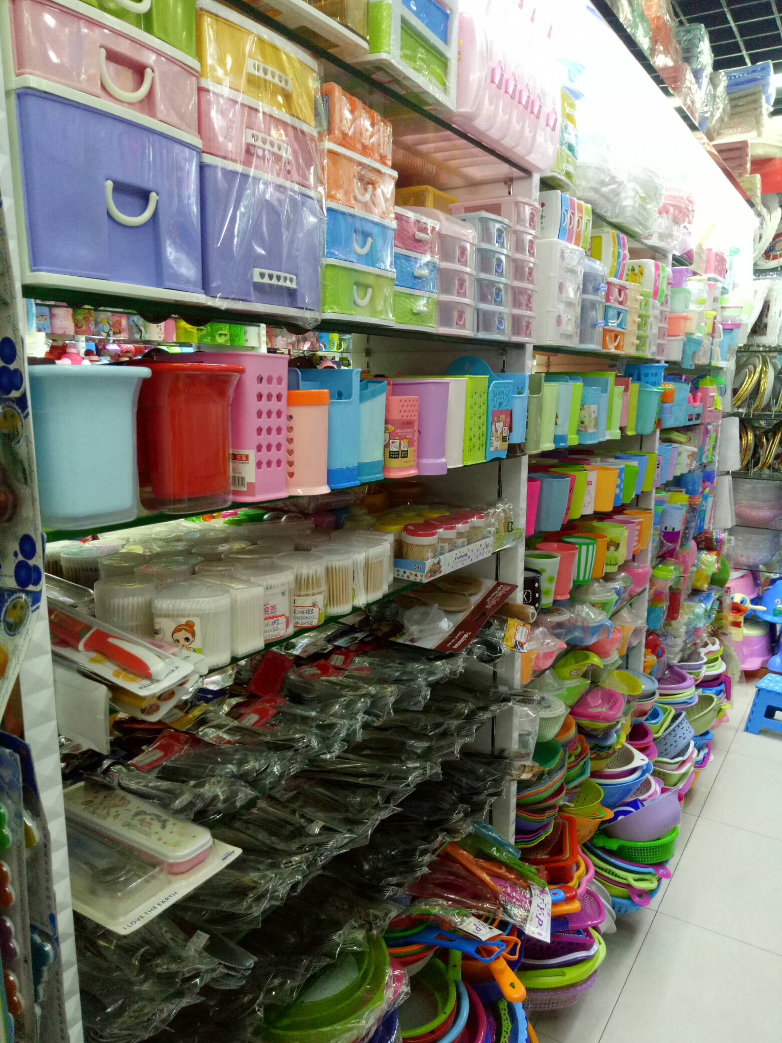 日用百貨購物指南 便捷查詢地址、電話、路線及周邊設施