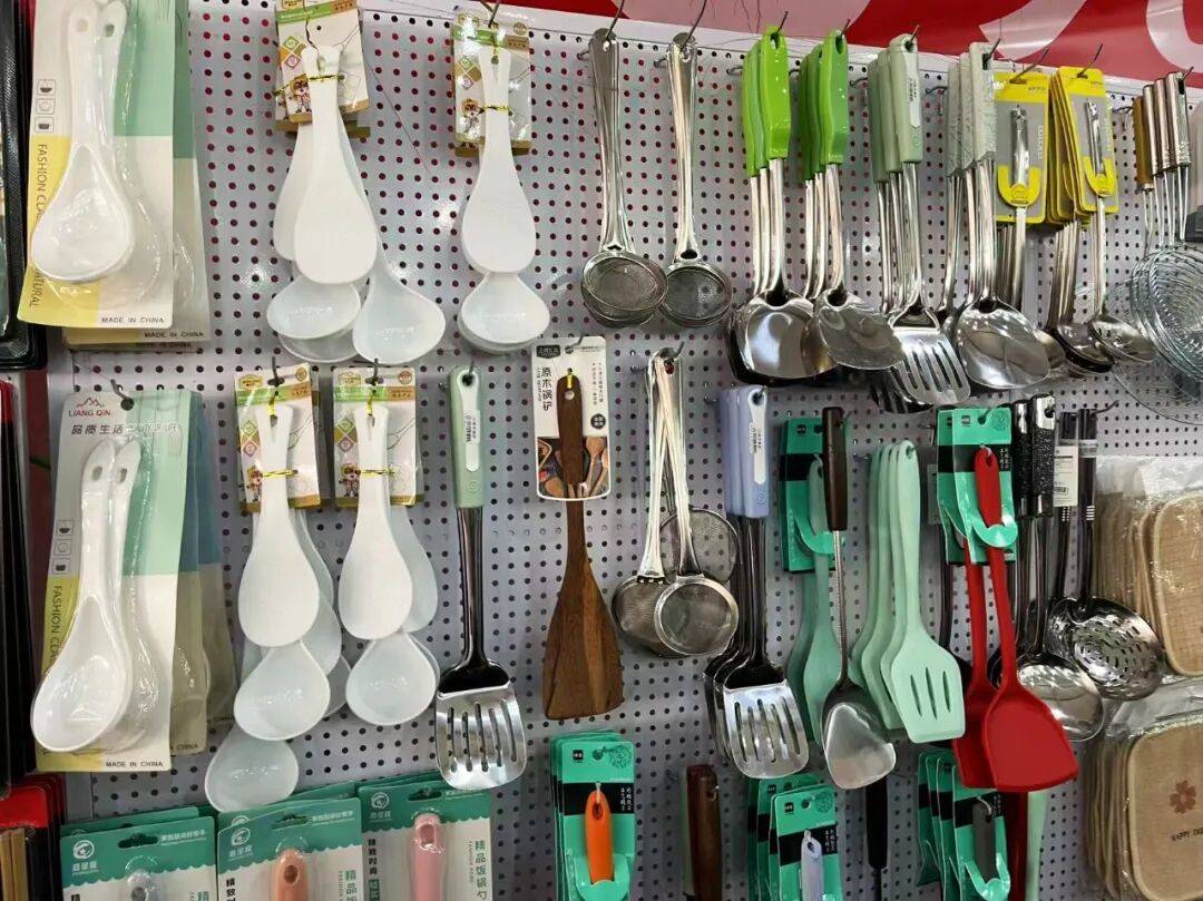 京西購物新地標！全城熱捧的‘白菜價’天堂，日用百貨3元起，潮流服飾幾十元帶走