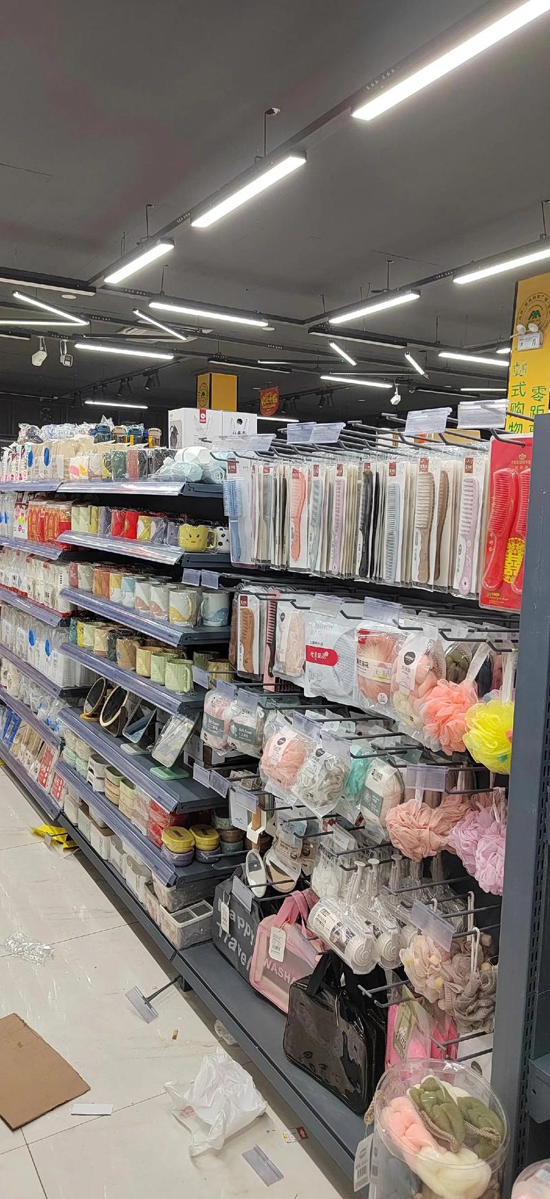 實體圖鑒 高性價比日用百貨與超市陳列的藝術(shù)